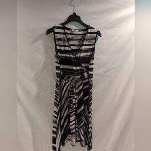 Women's Calvin Klein Black and White Striped  Sleeveless V-neck Dress Size 14